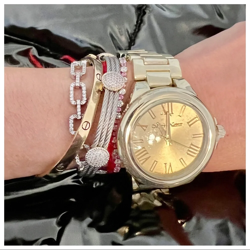 Oversized Women's Boyfriend Style Gold Bracelet Watch - Picture 1 of 4